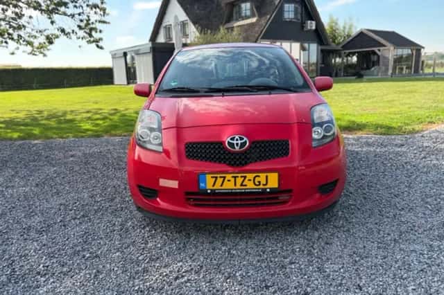 Toyota Yaris (2007) thumbnail 2
