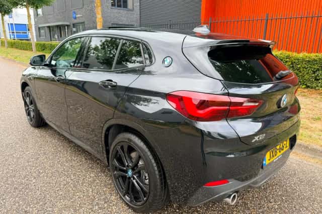 BMW X2 (2022) thumbnail 2