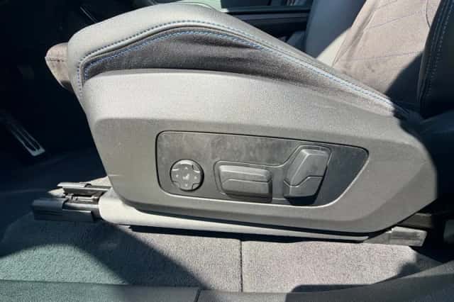 BMW iX1 (2024) thumbnail 3