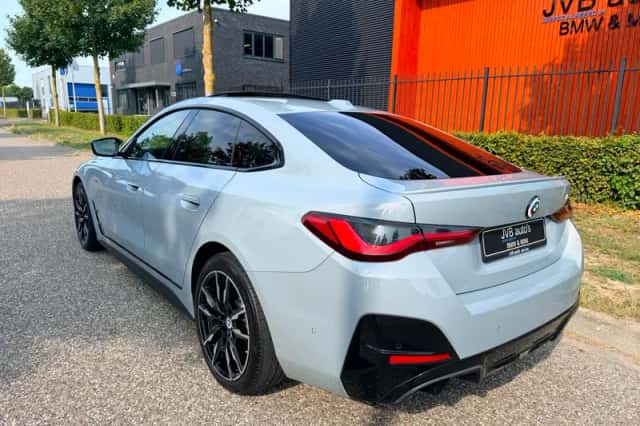 BMW i4 (2022) thumbnail 2