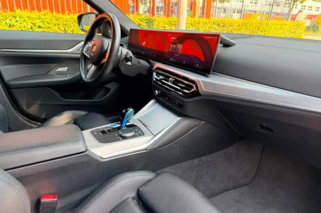 BMW i4 (2022) thumbnail 3