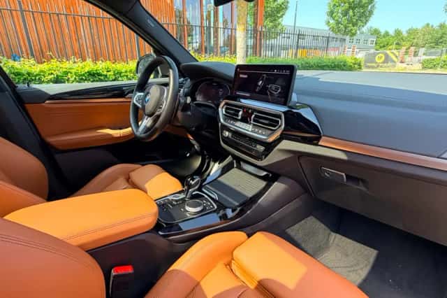 BMW X3 (2022) thumbnail 3