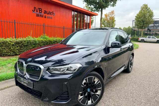BMW iX3 (2025) thumbnail 1
