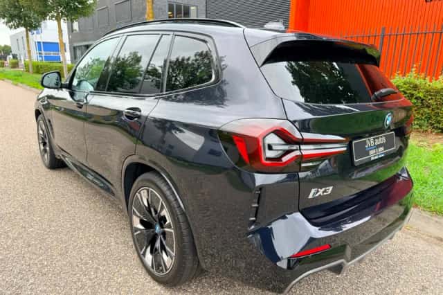 BMW iX3 (2025) thumbnail 2