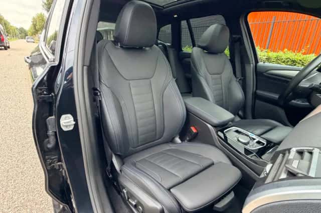 BMW iX3 (2025) thumbnail 3