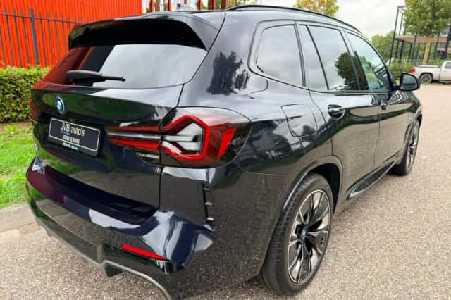 BMW iX3 (2025) thumbnail 5