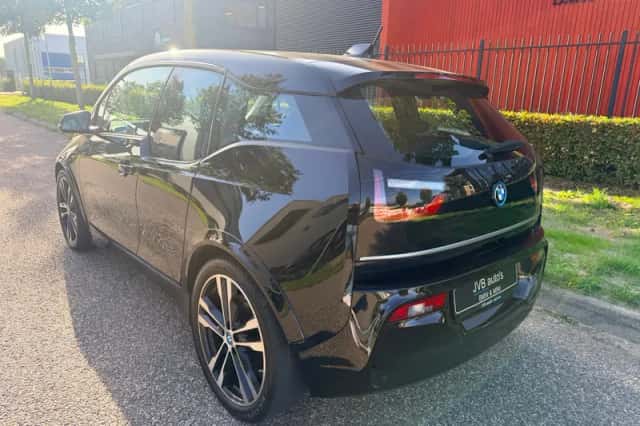 BMW i3 (2022) thumbnail 2