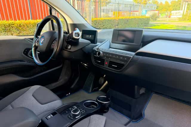 BMW i3 (2022) thumbnail 3