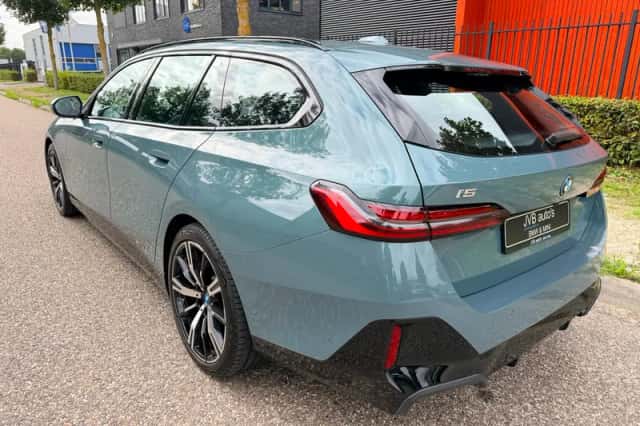 BMW i5 (2024) thumbnail 2