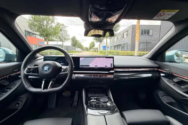 BMW i5 (2024) thumbnail 6