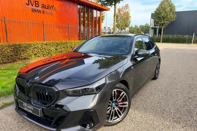 BMW i5 (2025) thumbnail 1