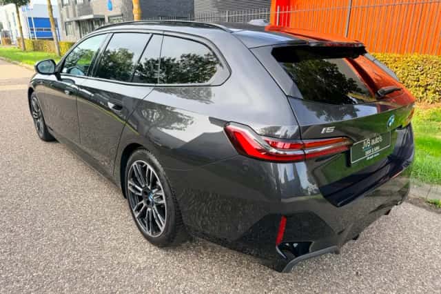 BMW i5 (2025) thumbnail 2
