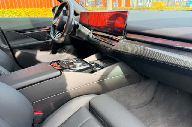BMW i5 (2025) thumbnail 4
