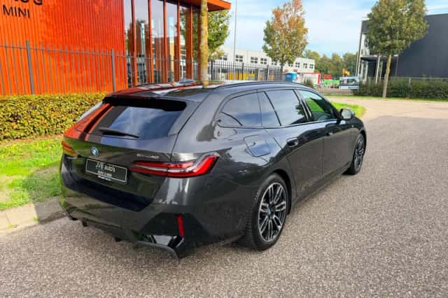 BMW i5 (2025) thumbnail 5