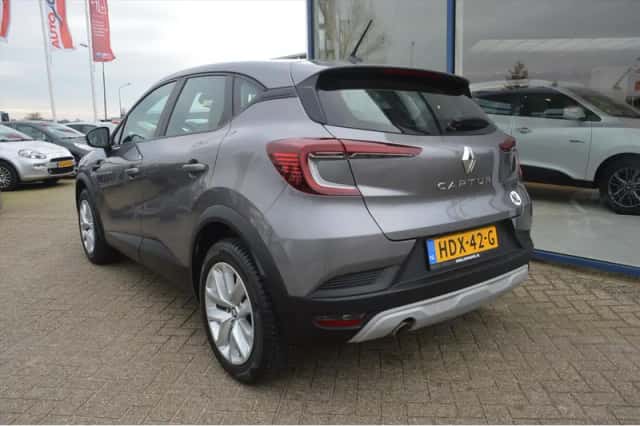 Renault Captur (2021) thumbnail 3