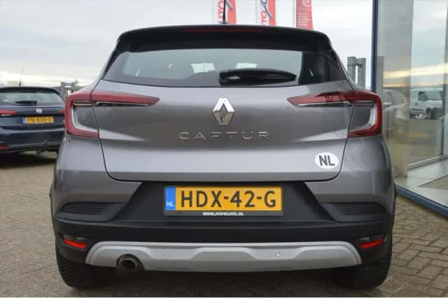 Renault Captur (2021) thumbnail 5