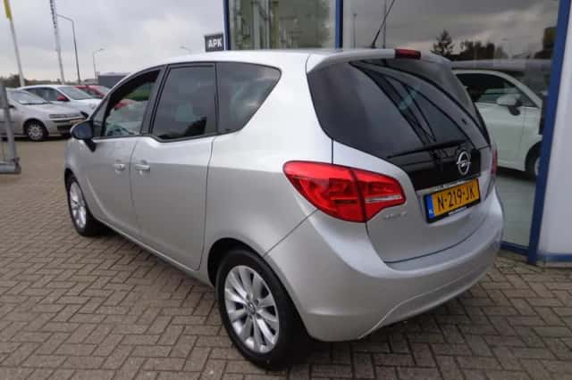 Opel Meriva (2015) thumbnail 3