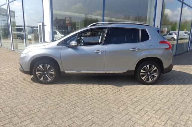 Peugeot 2008 (2015) thumbnail 2