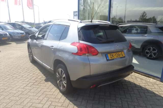 Peugeot 2008 (2015) thumbnail 3