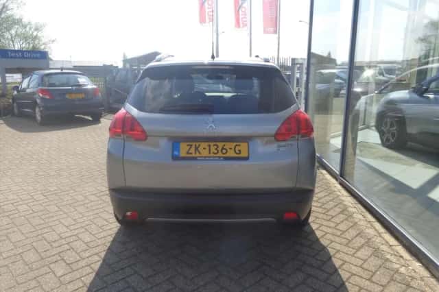 Peugeot 2008 (2015) thumbnail 5