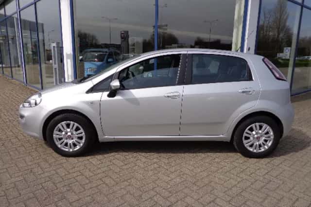 Fiat Punto (2013) thumbnail 2