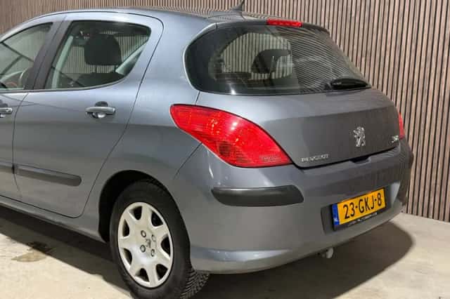 Peugeot 308 (2008) thumbnail 4