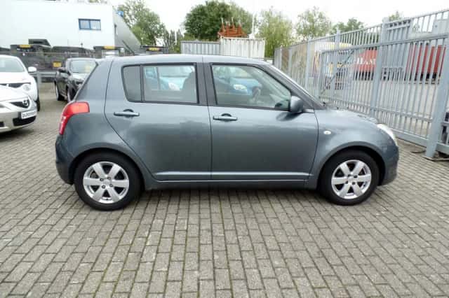 Suzuki Swift (2008) thumbnail 6