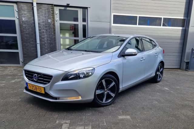 Volvo V40 (2014) thumbnail 1