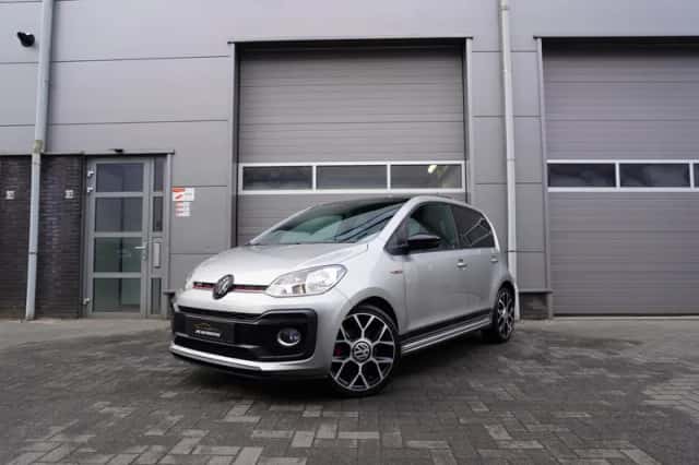 Volkswagen Up! (2019) thumbnail 1