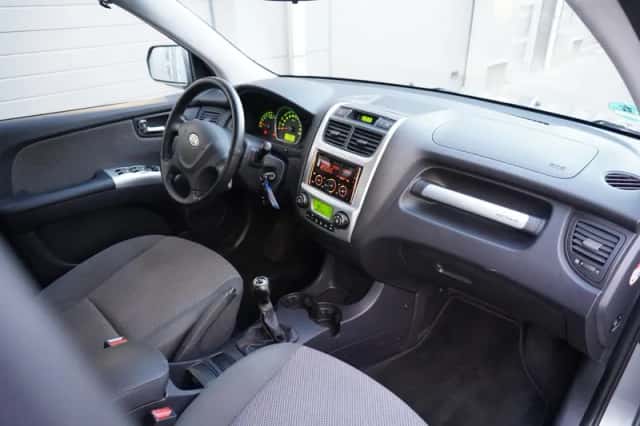 Kia Sportage (2008) thumbnail 6