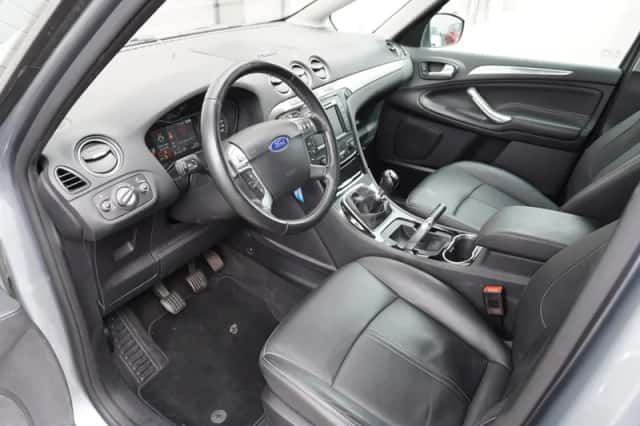 Ford S-Max (2013) thumbnail 3