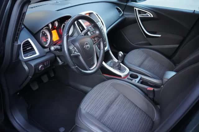 Opel Astra (2014) thumbnail 3