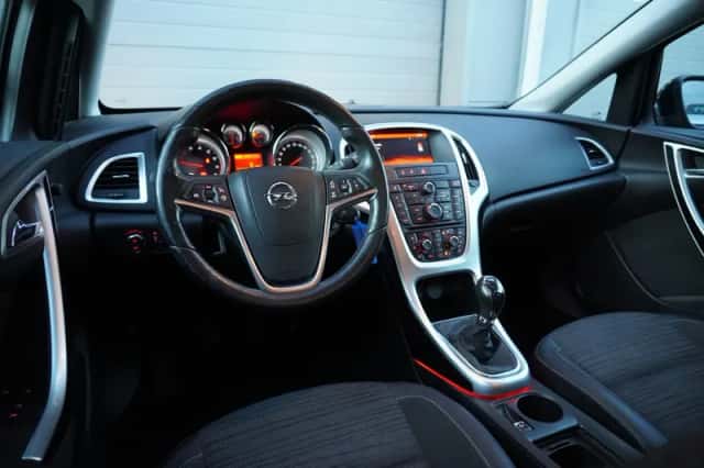 Opel Astra (2014) thumbnail 4