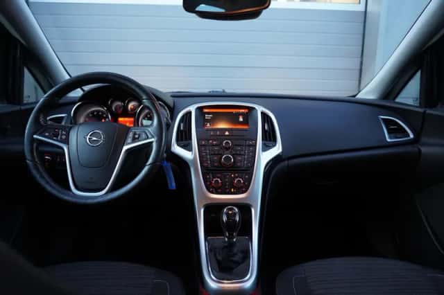 Opel Astra (2014) thumbnail 6