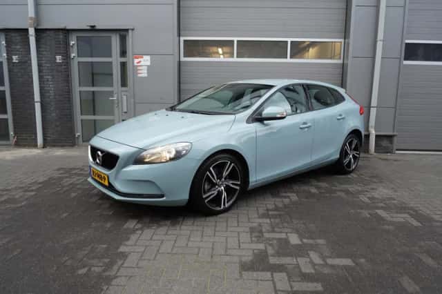 Volvo V40 (2017) thumbnail 1