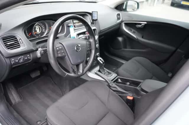 Volvo V40 (2017) thumbnail 3