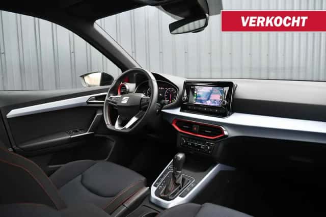 SEAT Arona (2023) thumbnail 3