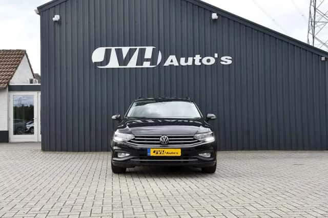 Volkswagen Passat (2023) thumbnail 4