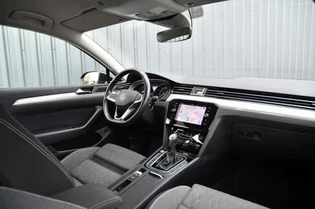 Volkswagen Passat (2023) thumbnail 6