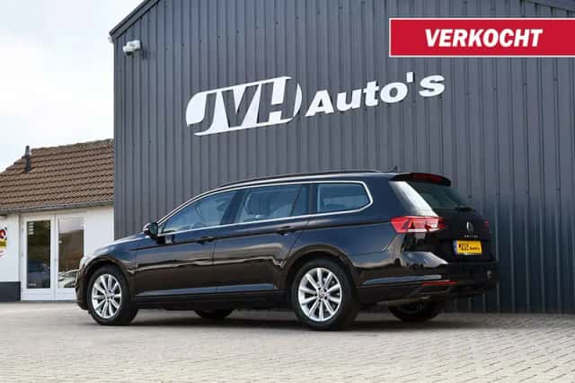 Volkswagen Passat (2023) thumbnail 2
