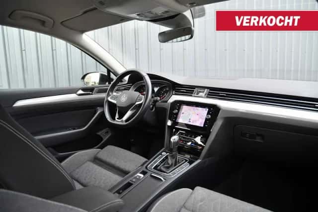 Volkswagen Passat (2023) thumbnail 3