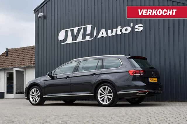 Volkswagen Passat (2022) thumbnail 2