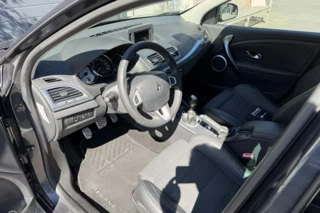 Renault Mégane (2011) thumbnail 3