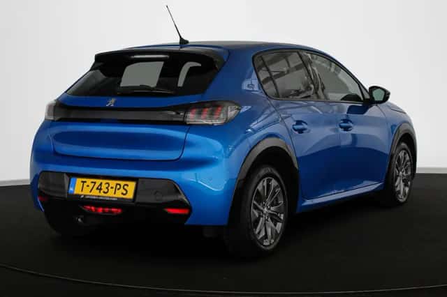 Peugeot e-208 (2023) thumbnail 3