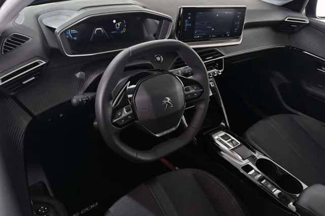 Peugeot e-208 (2023) thumbnail 5