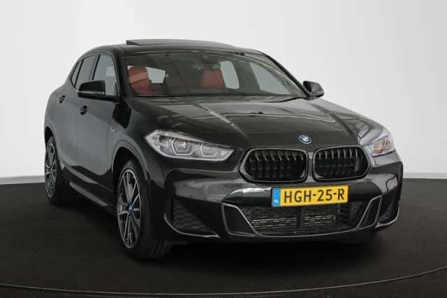 BMW X2 (2021) thumbnail 2