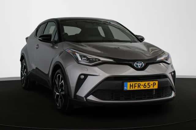 Toyota C-HR (2022) thumbnail 2