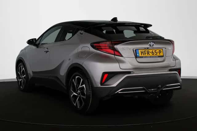 Toyota C-HR (2022) thumbnail 4