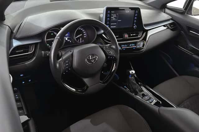 Toyota C-HR (2022) thumbnail 5