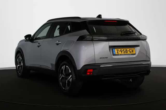 Peugeot 2008 (2024) thumbnail 4